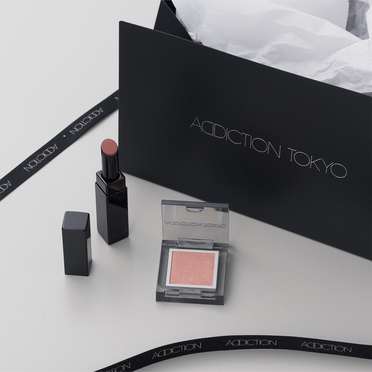 GIFT BOX　"Trench Nude" 〈リップ＆アイシャドウ〉