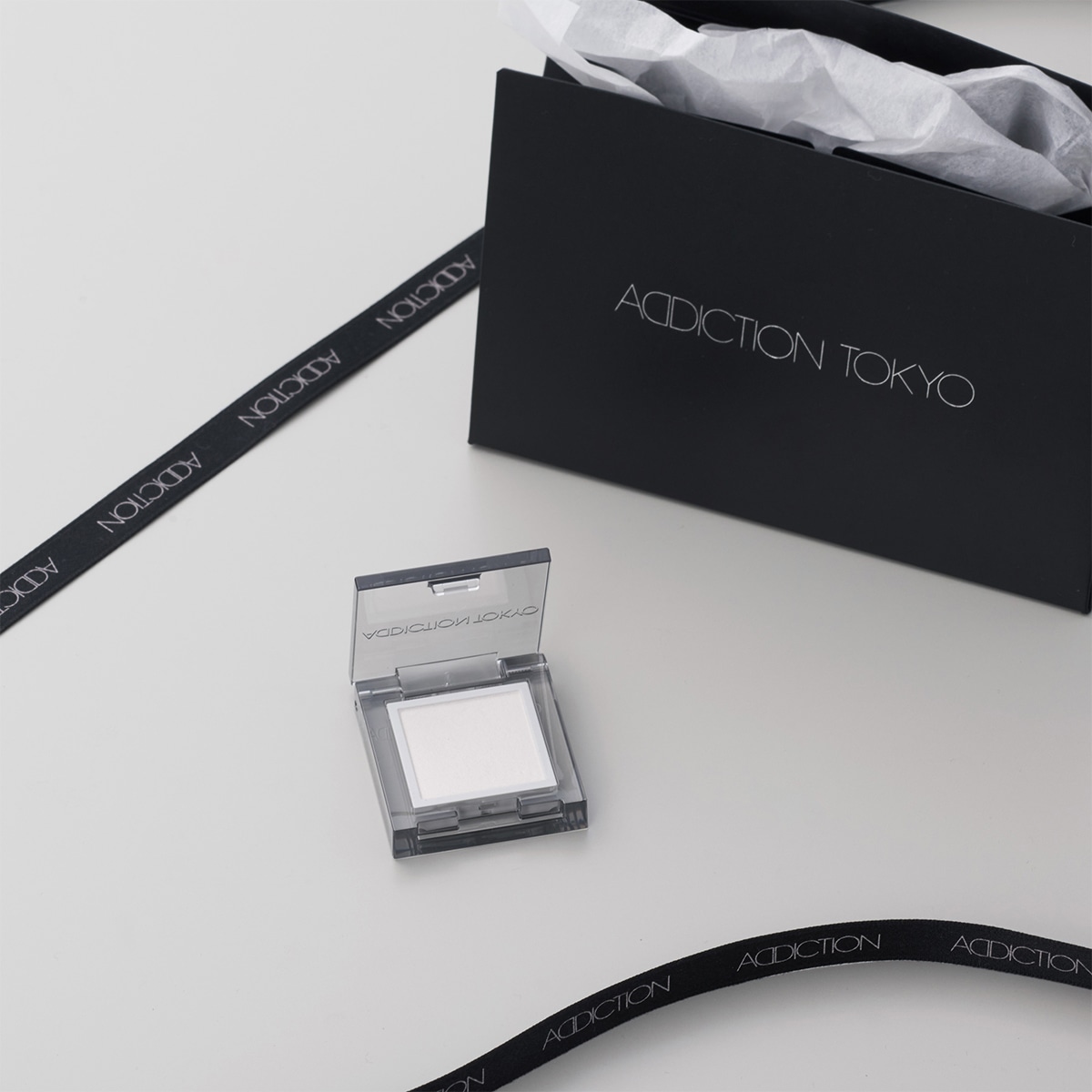 GIFT BOX　"Over the Cloud" 〈アイシャドウセット〉